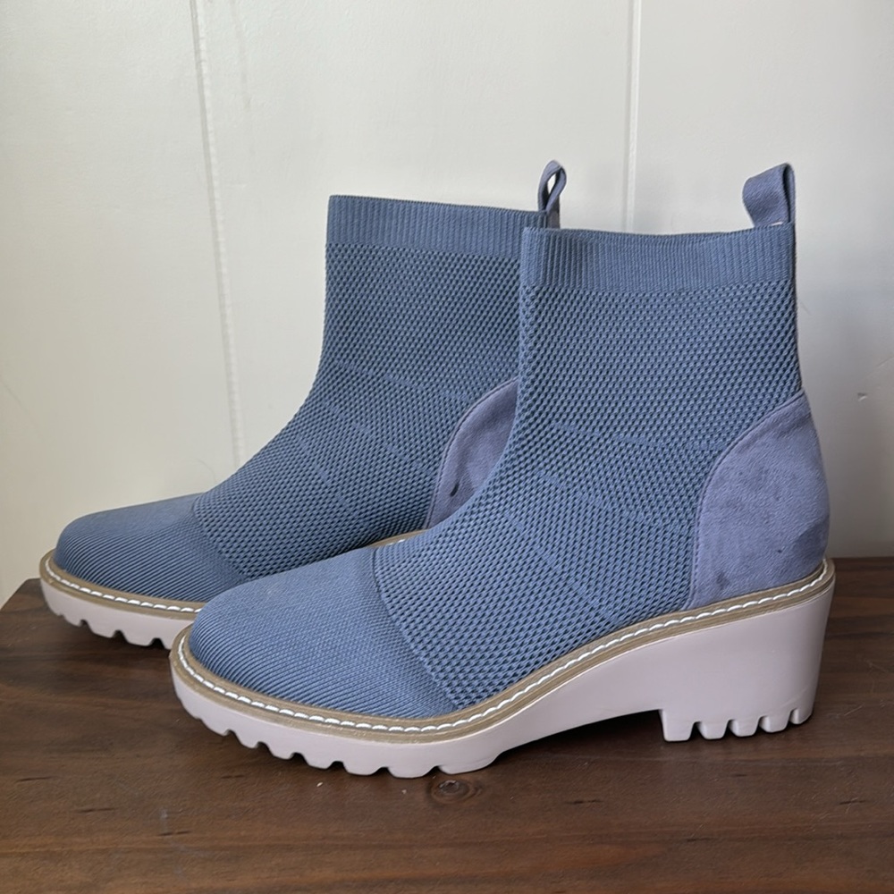 NIB Nicole Miller Light Grey Knit Boot